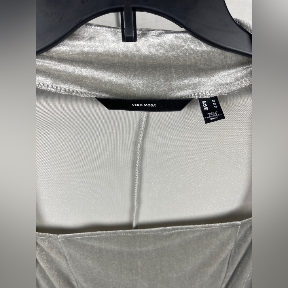 Vero Moda LONG SLEEVE GRAY VELVET DRESS Size Medium (8-10) NWT - Picture 5 of 10